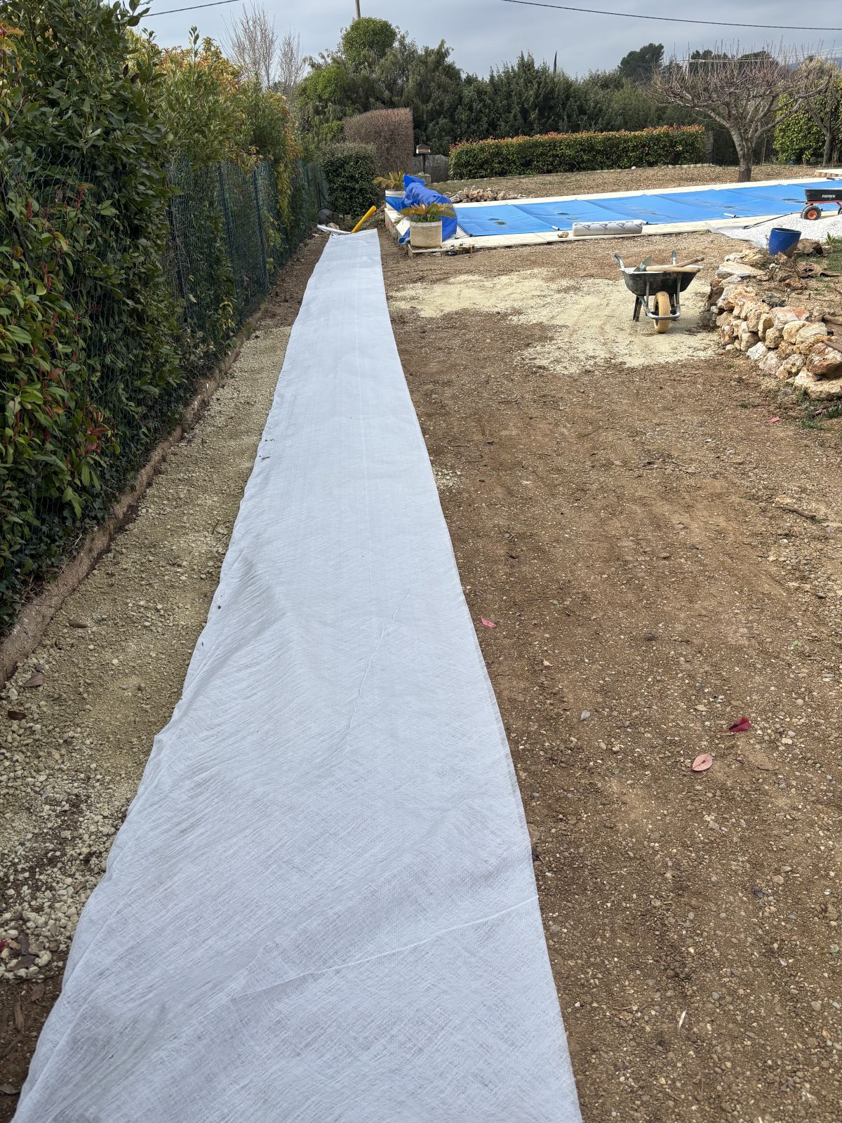 Aménagement d'allée de jardin et de tour de Piscine.