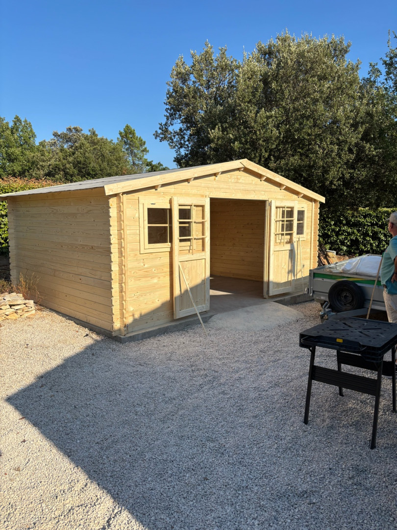 Montage d'un chalet de jardin - Réalisation Jardin Aups Haut-Var